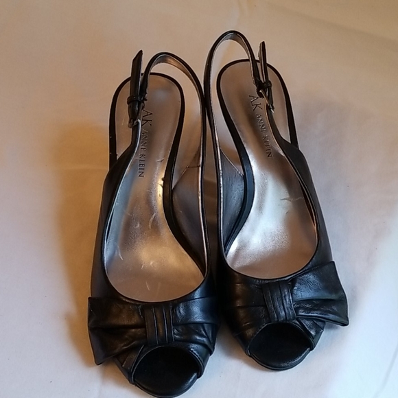 Anne Klein Black Leather Kitten Heel Size 7 NWOB - Picture 3 of 10